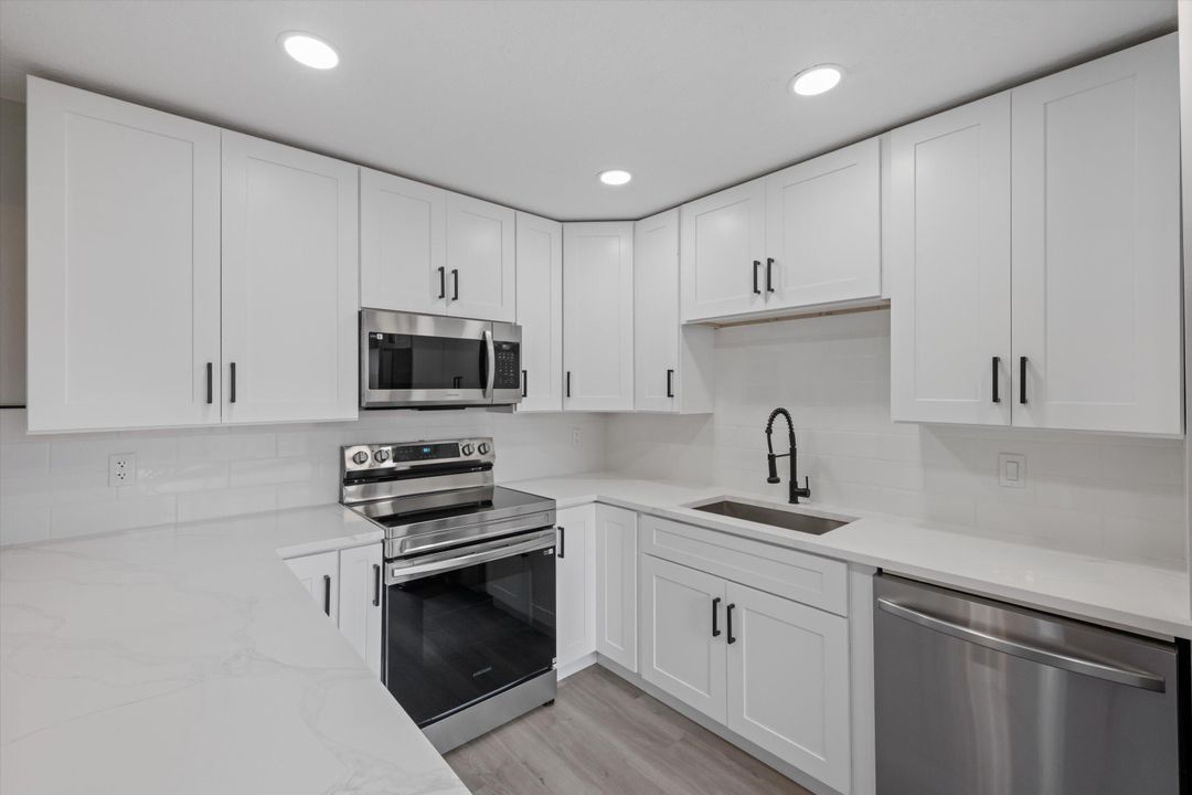 For Sale: $317,000 (2 beds, 2 baths, 1384 Square Feet)