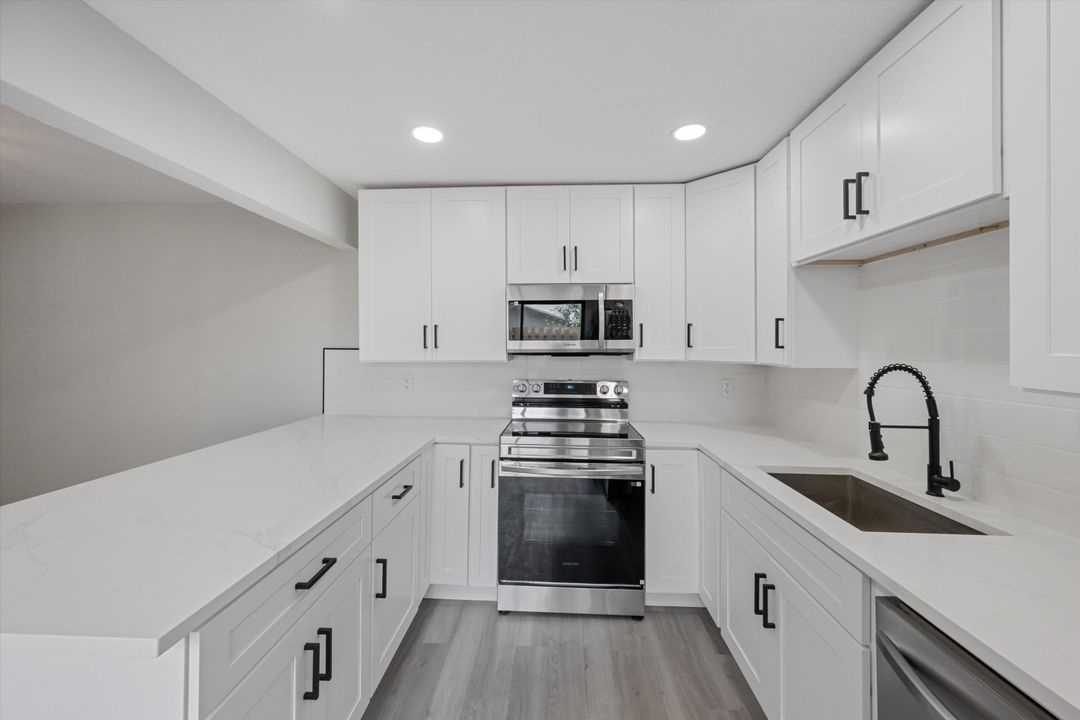 For Sale: $317,000 (2 beds, 2 baths, 1384 Square Feet)