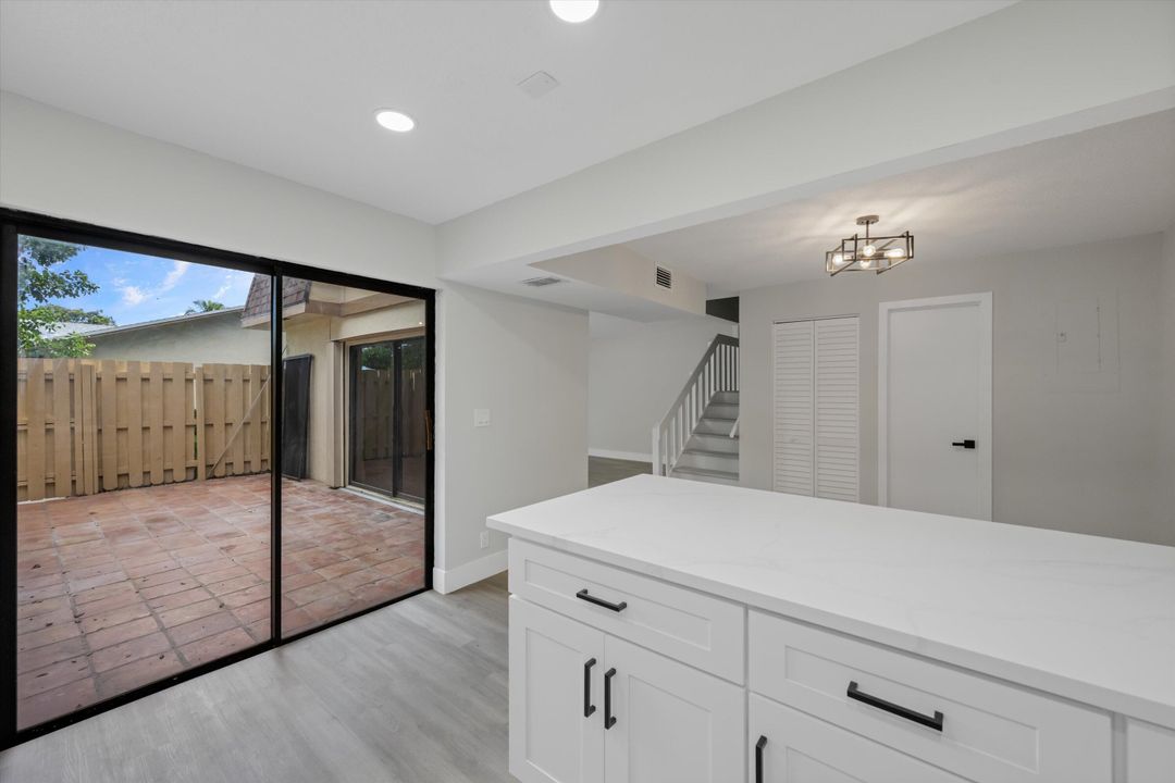 For Sale: $317,000 (2 beds, 2 baths, 1384 Square Feet)