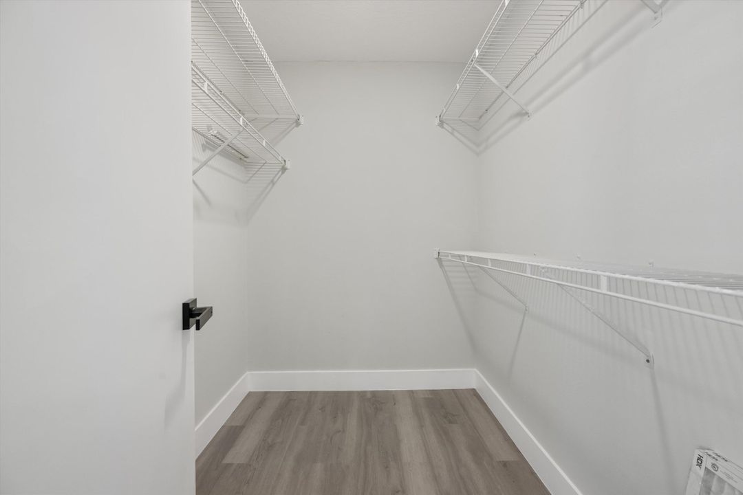 For Sale: $317,000 (2 beds, 2 baths, 1384 Square Feet)