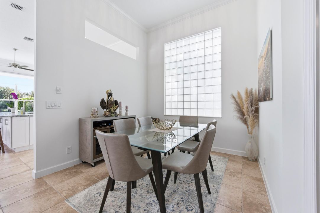 合同活跃: $1,410,000 (4 贝兹, 3 浴室, 2678 平方英尺)