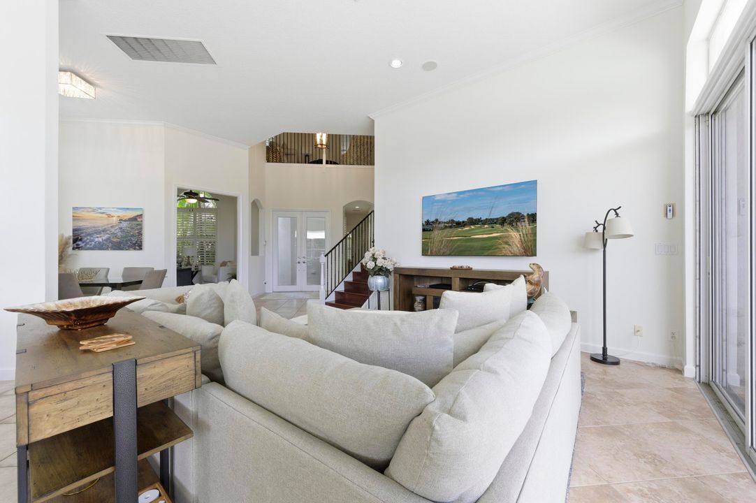 合同活跃: $1,410,000 (4 贝兹, 3 浴室, 2678 平方英尺)