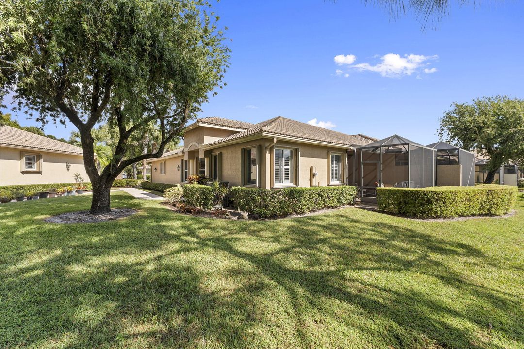 合同活跃: $350,000 (2 贝兹, 2 浴室, 1751 平方英尺)