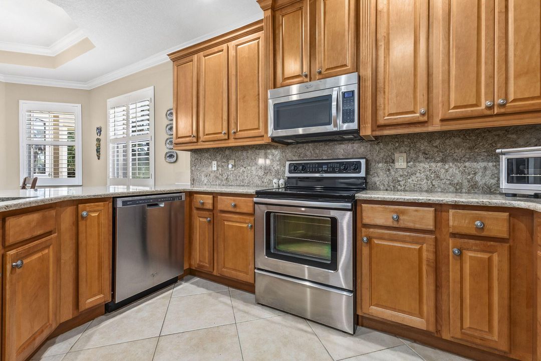 合同活跃: $350,000 (2 贝兹, 2 浴室, 1751 平方英尺)