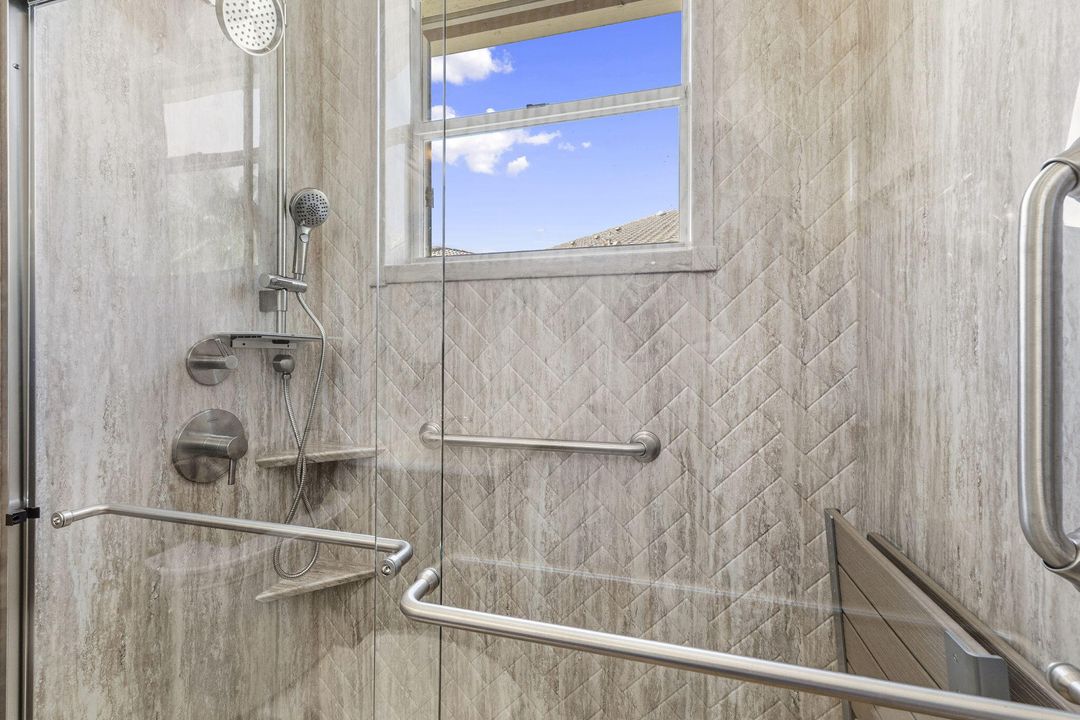 合同活跃: $350,000 (2 贝兹, 2 浴室, 1751 平方英尺)