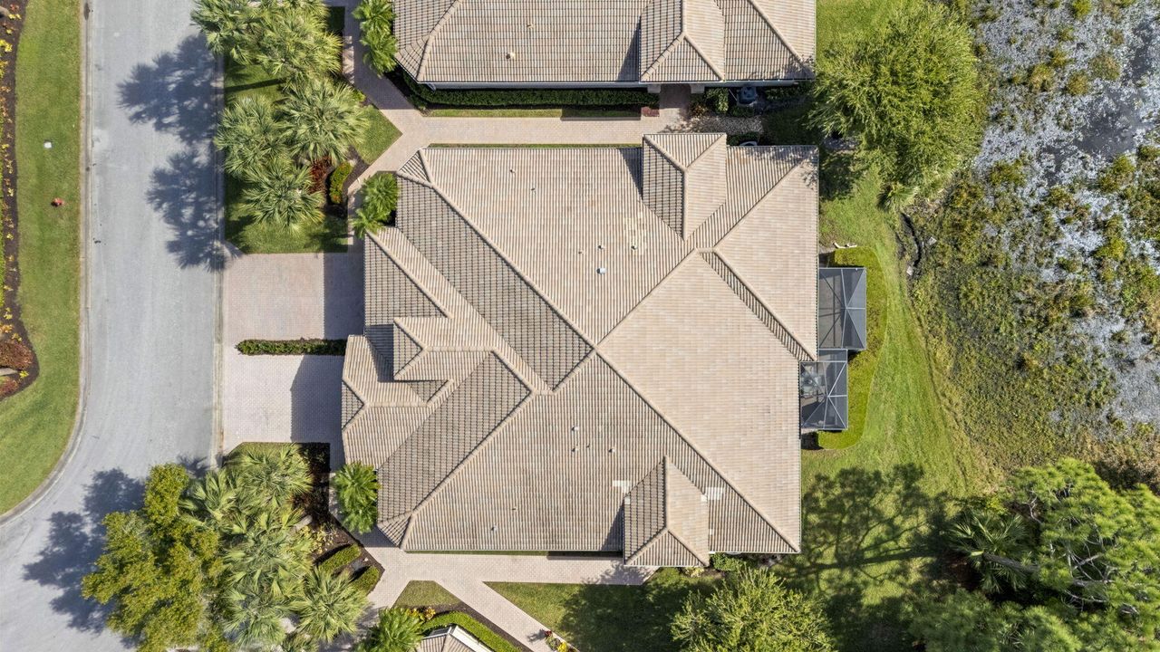 合同活跃: $350,000 (2 贝兹, 2 浴室, 1751 平方英尺)