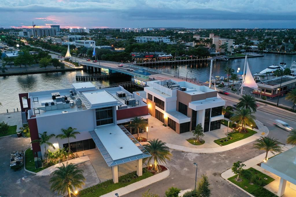 For Sale: $399,900 (2 beds, 2 baths, 920 Square Feet)