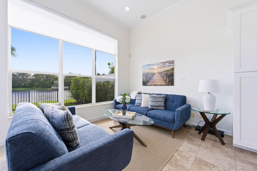 合同活跃: $1,410,000 (4 贝兹, 3 浴室, 2678 平方英尺)