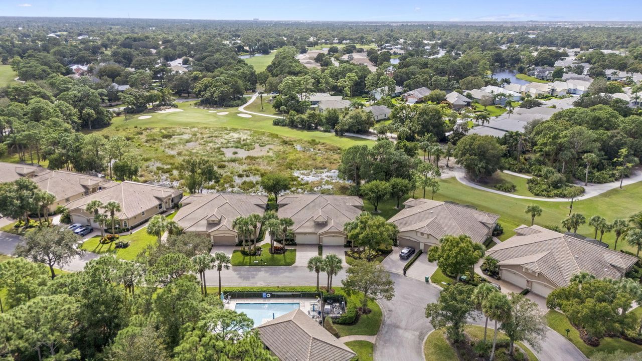 合同活跃: $350,000 (2 贝兹, 2 浴室, 1751 平方英尺)