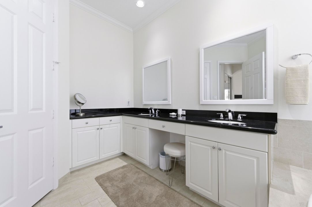 合同活跃: $1,410,000 (4 贝兹, 3 浴室, 2678 平方英尺)