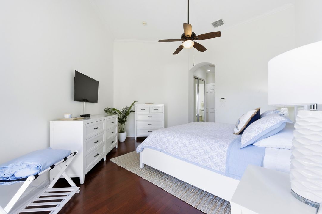 合同活跃: $1,410,000 (4 贝兹, 3 浴室, 2678 平方英尺)