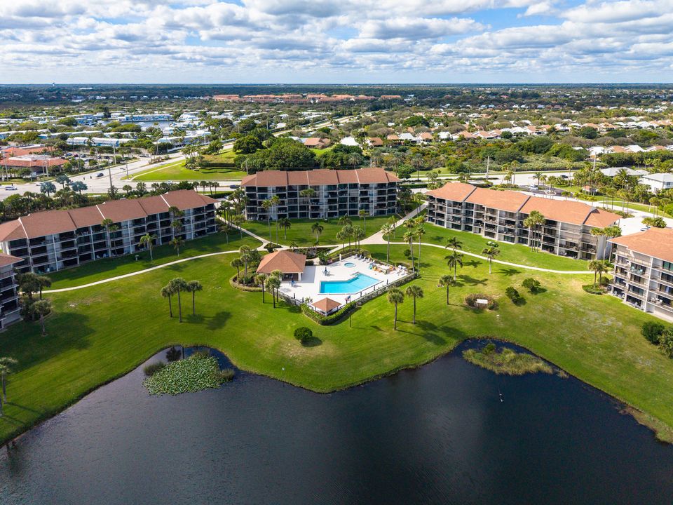 На продажу: $719,000 (2 спален, 2 ванн, 1332 Квадратных фут)