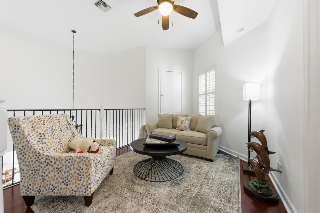 合同活跃: $1,410,000 (4 贝兹, 3 浴室, 2678 平方英尺)