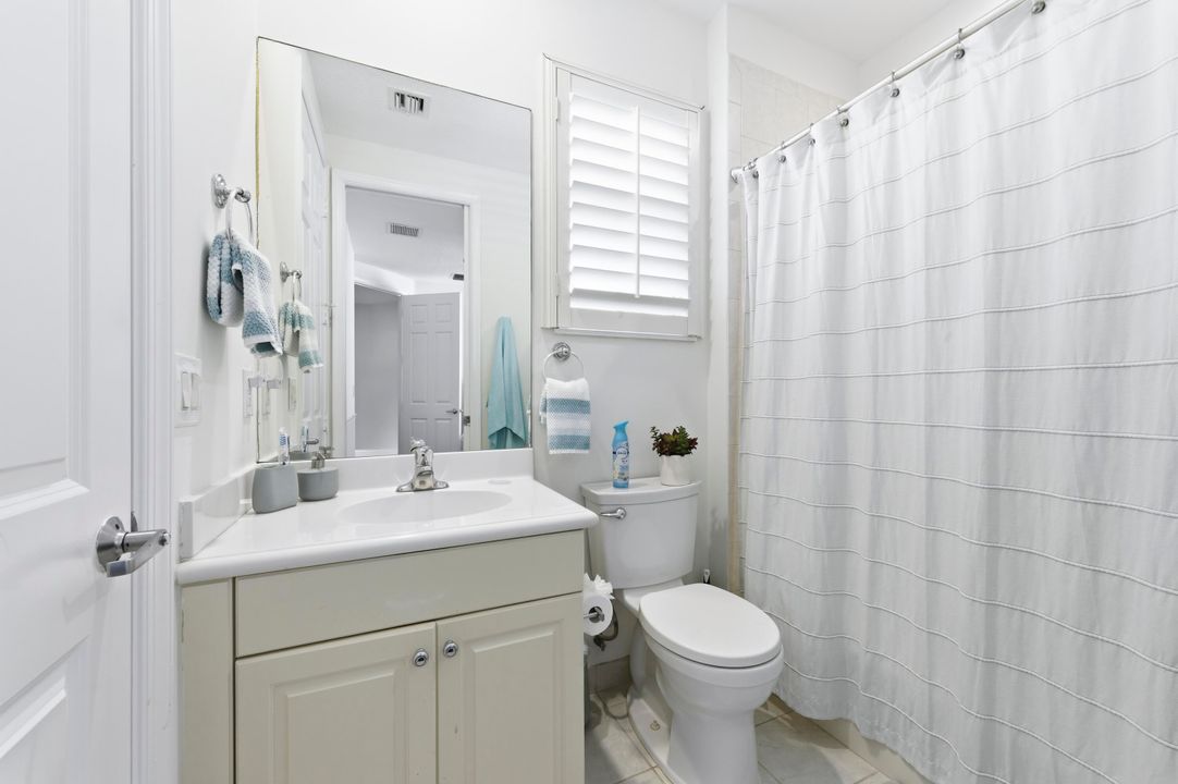 合同活跃: $1,410,000 (4 贝兹, 3 浴室, 2678 平方英尺)