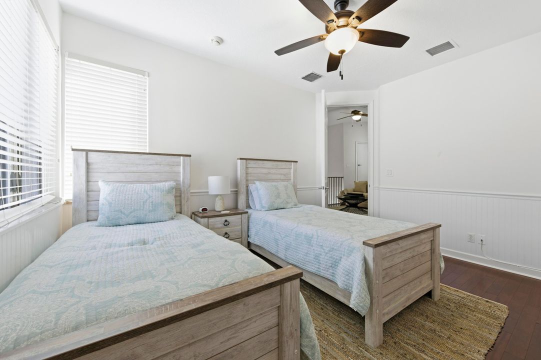 合同活跃: $1,410,000 (4 贝兹, 3 浴室, 2678 平方英尺)