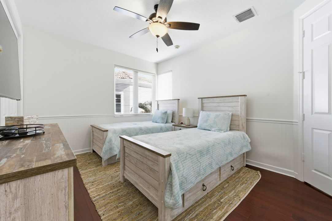 合同活跃: $1,410,000 (4 贝兹, 3 浴室, 2678 平方英尺)