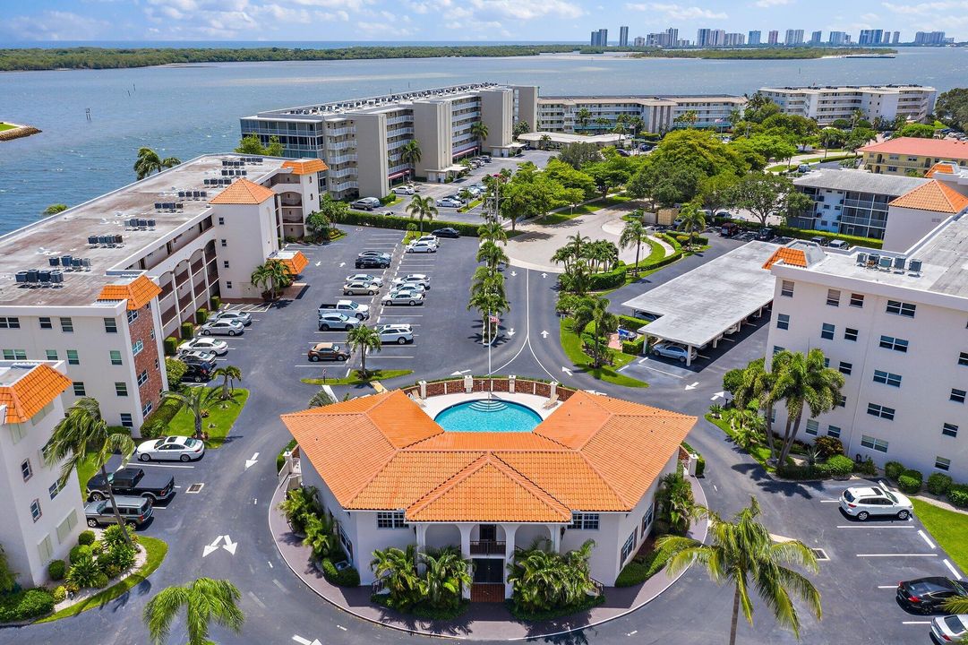 В аренду: $3,450 (2 спален, 2 ванн, 1010 Квадратных фут)