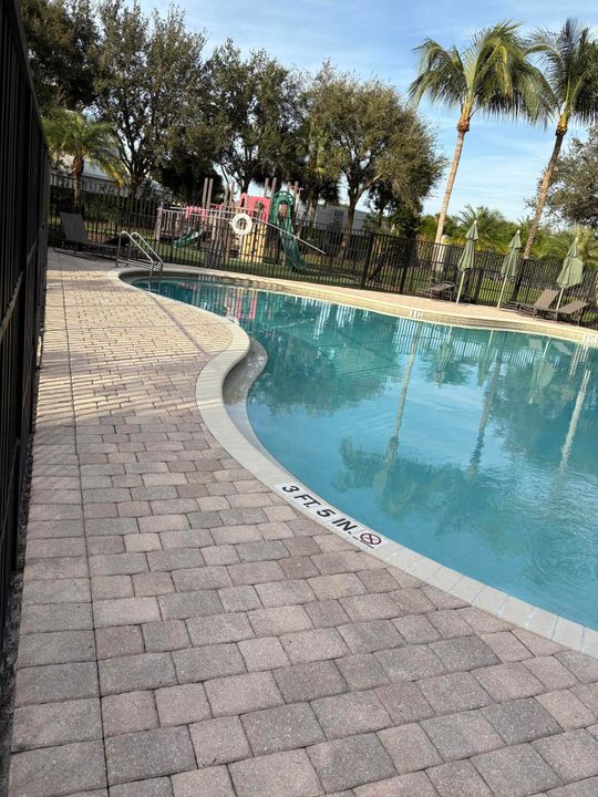 Под контрактом: $3,495 (4 спален, 2 ванн, 2713 Квадратных фут)