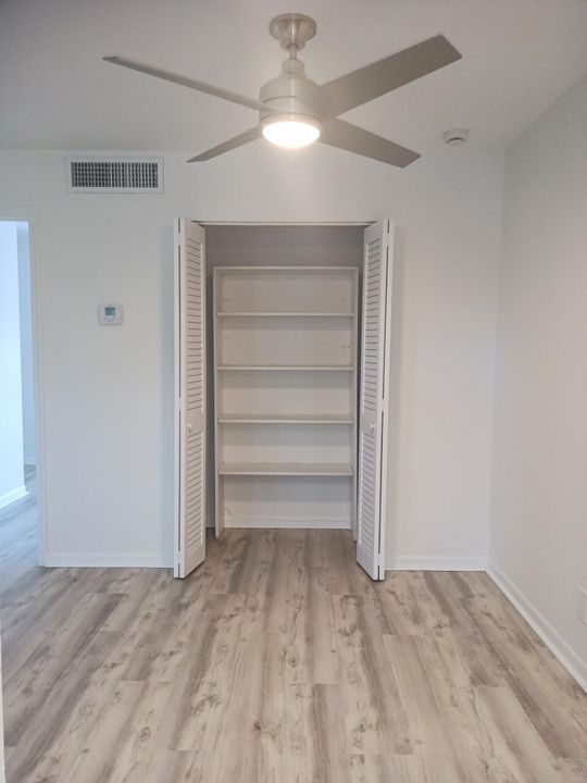 Active With Contract: $1,725 (1 beds, 1 baths, 700 Square Feet)