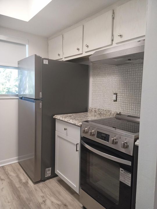 Active With Contract: $1,725 (1 beds, 1 baths, 700 Square Feet)