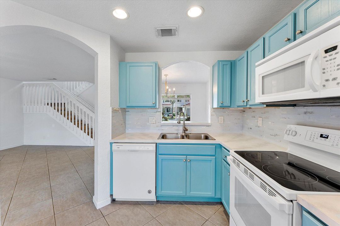 En Venta: $349,900 (2 camas, 2 baños, 1297 Pies cuadrados)