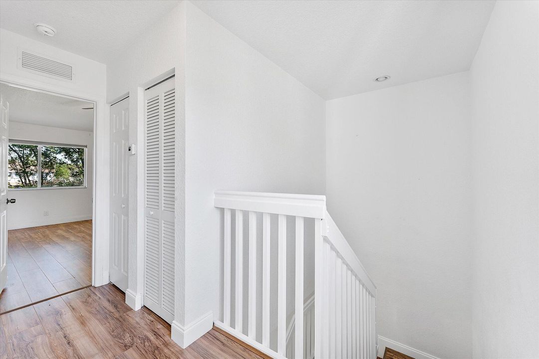 En Venta: $349,900 (2 camas, 2 baños, 1297 Pies cuadrados)