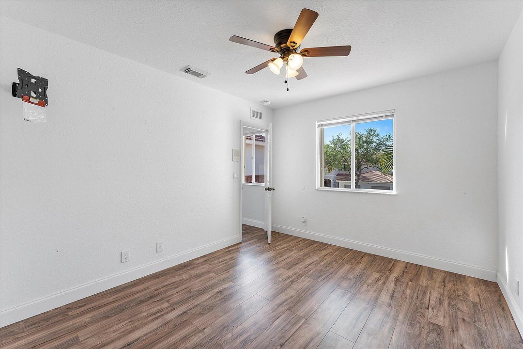 En Venta: $349,900 (2 camas, 2 baños, 1297 Pies cuadrados)