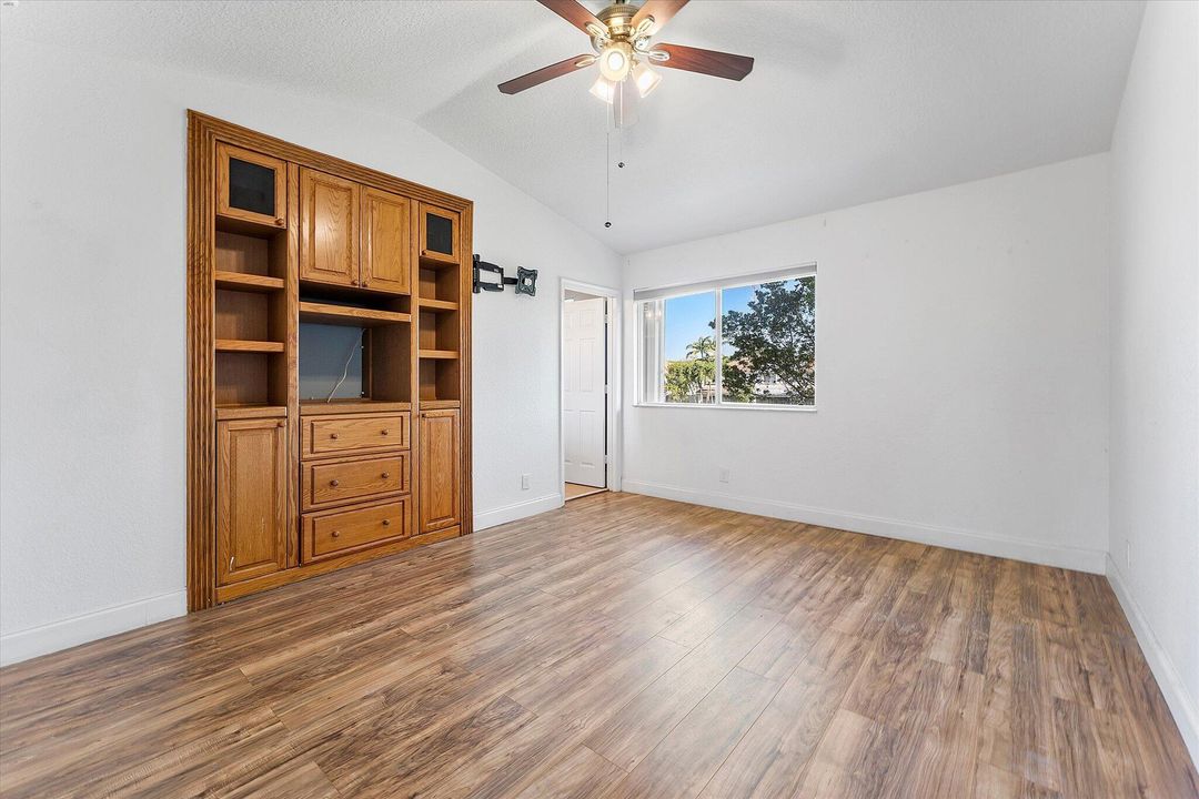 En Venta: $349,900 (2 camas, 2 baños, 1297 Pies cuadrados)