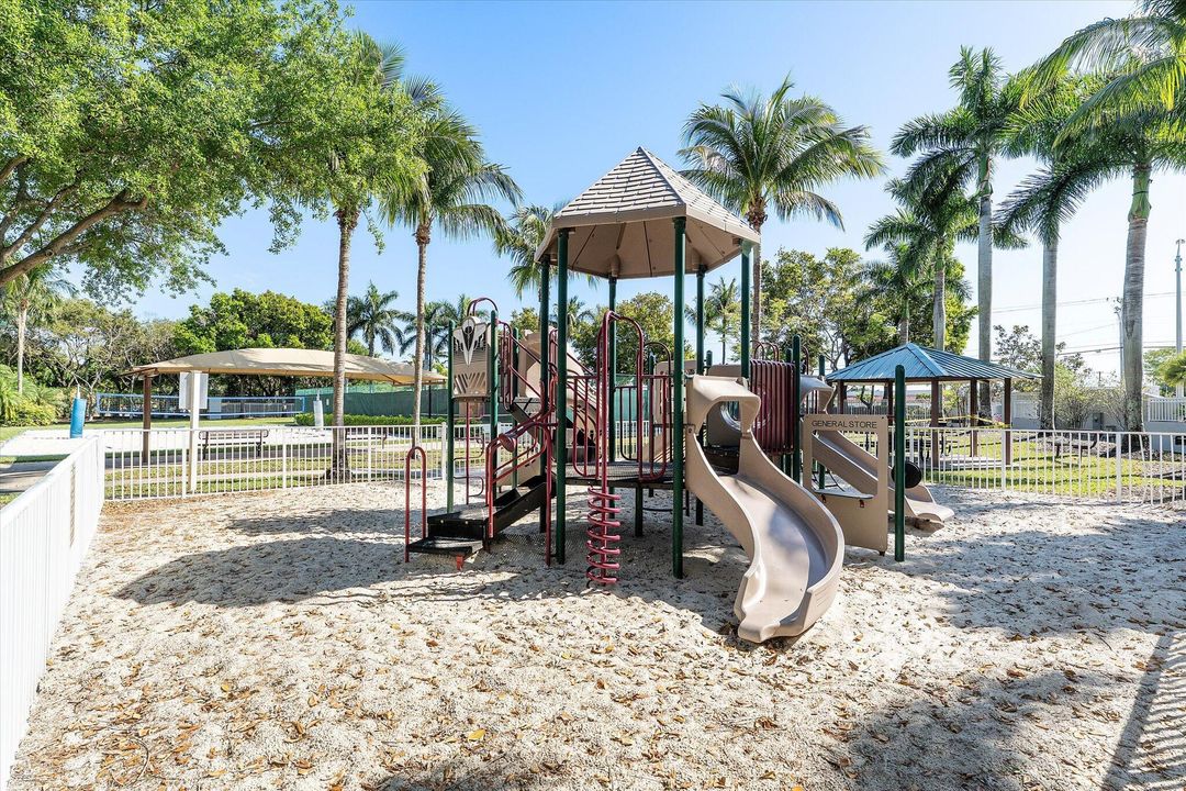 En Venta: $349,900 (2 camas, 2 baños, 1297 Pies cuadrados)