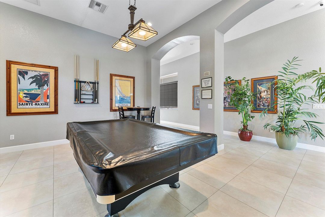 En Venta: $349,900 (2 camas, 2 baños, 1297 Pies cuadrados)