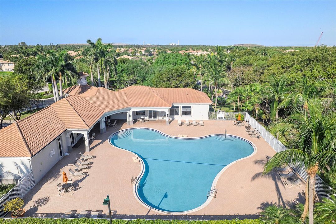 En Venta: $349,900 (2 camas, 2 baños, 1297 Pies cuadrados)