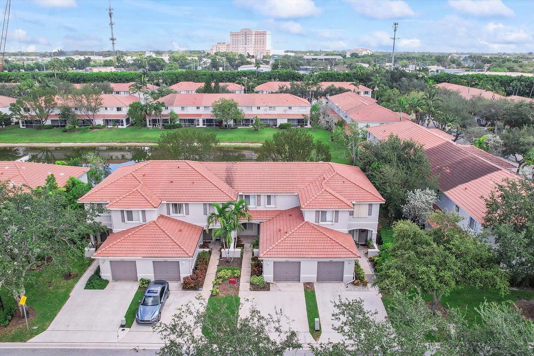 En Venta: $349,900 (2 camas, 2 baños, 1297 Pies cuadrados)