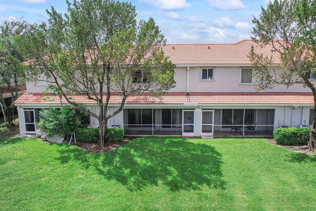 En Venta: $349,900 (2 camas, 2 baños, 1297 Pies cuadrados)