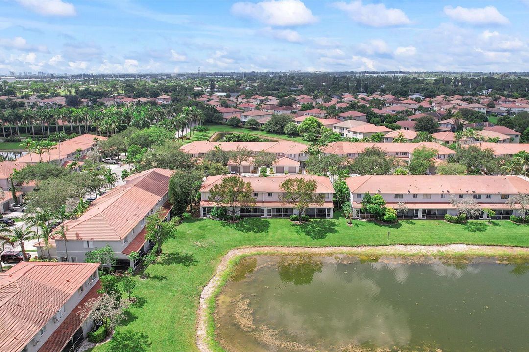 En Venta: $349,900 (2 camas, 2 baños, 1297 Pies cuadrados)