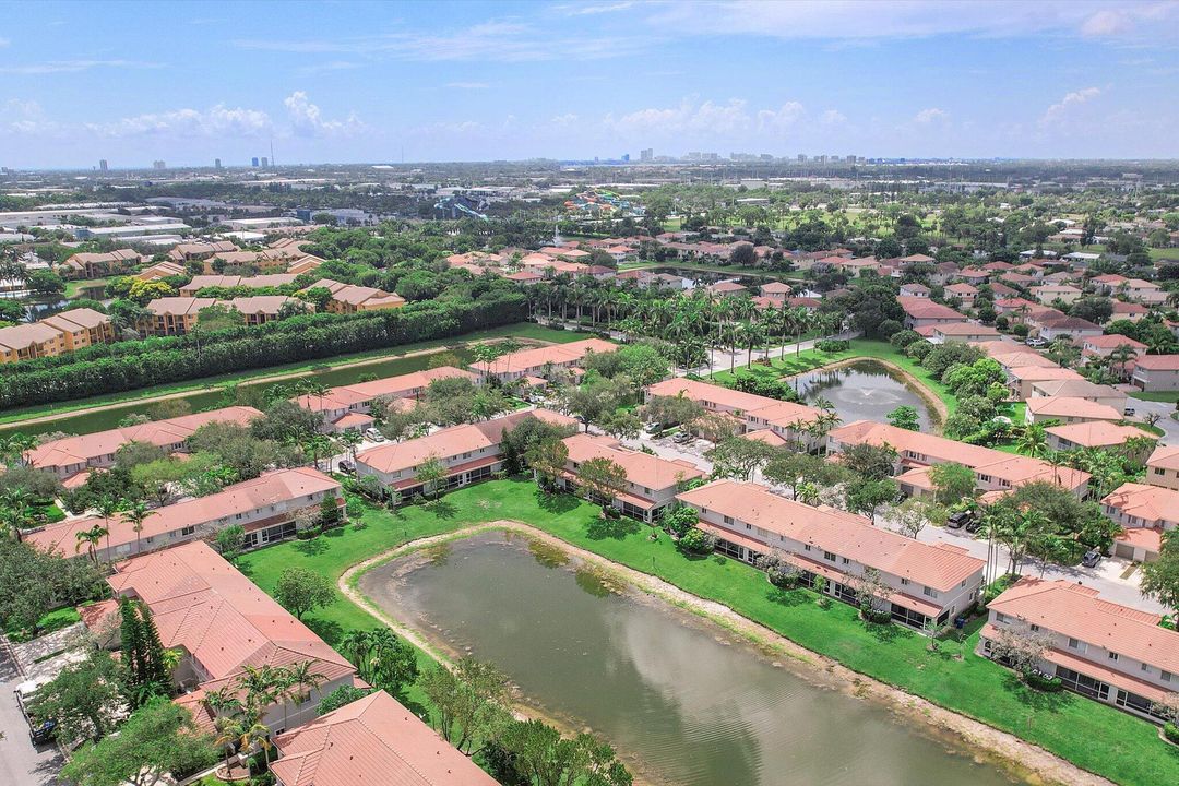 En Venta: $349,900 (2 camas, 2 baños, 1297 Pies cuadrados)