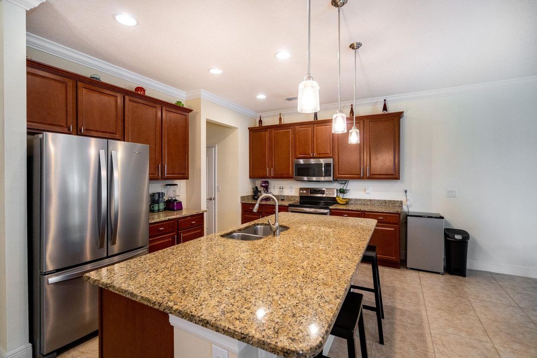 For Rent: $3,275 (3 beds, 2 baths, 2090 Square Feet)