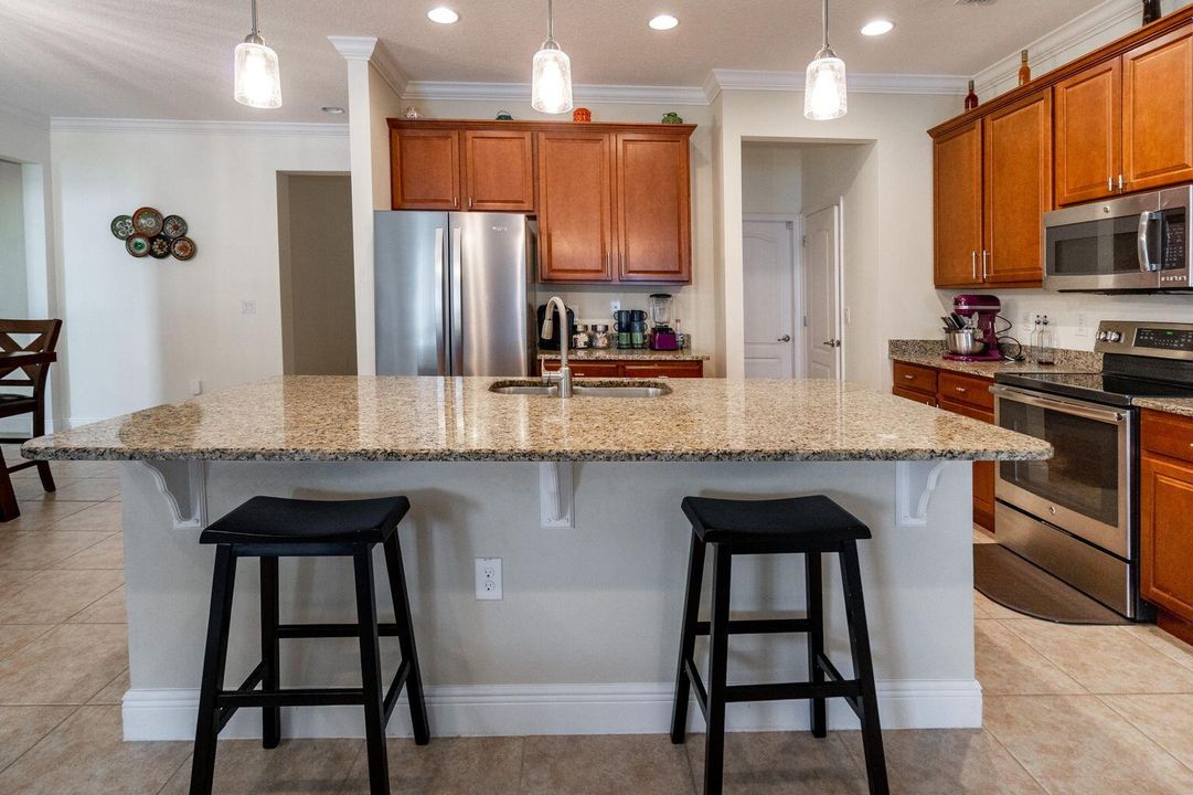 For Rent: $3,275 (3 beds, 2 baths, 2090 Square Feet)