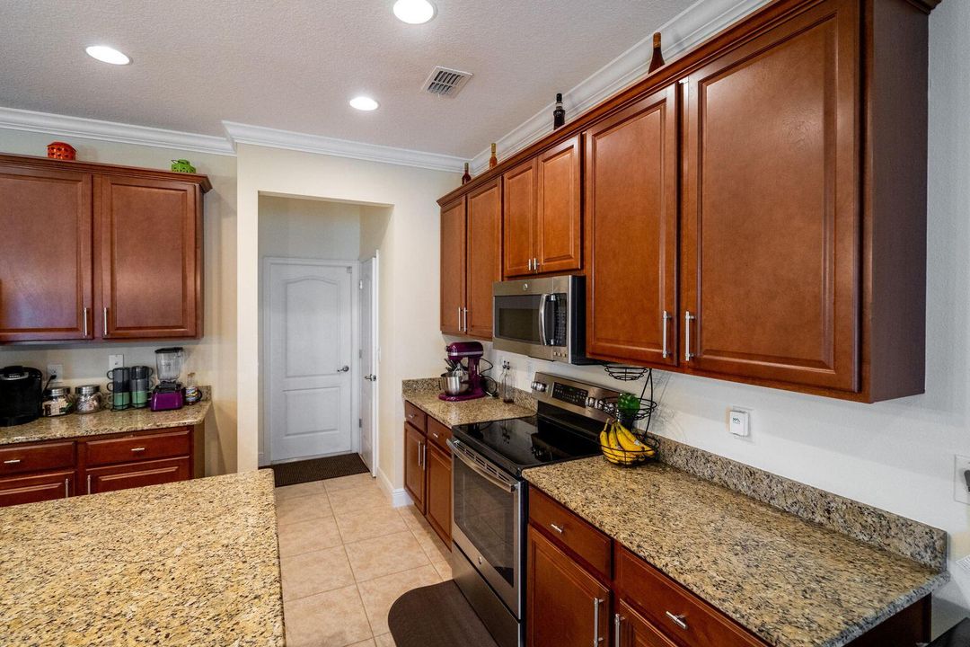 For Rent: $3,275 (3 beds, 2 baths, 2090 Square Feet)