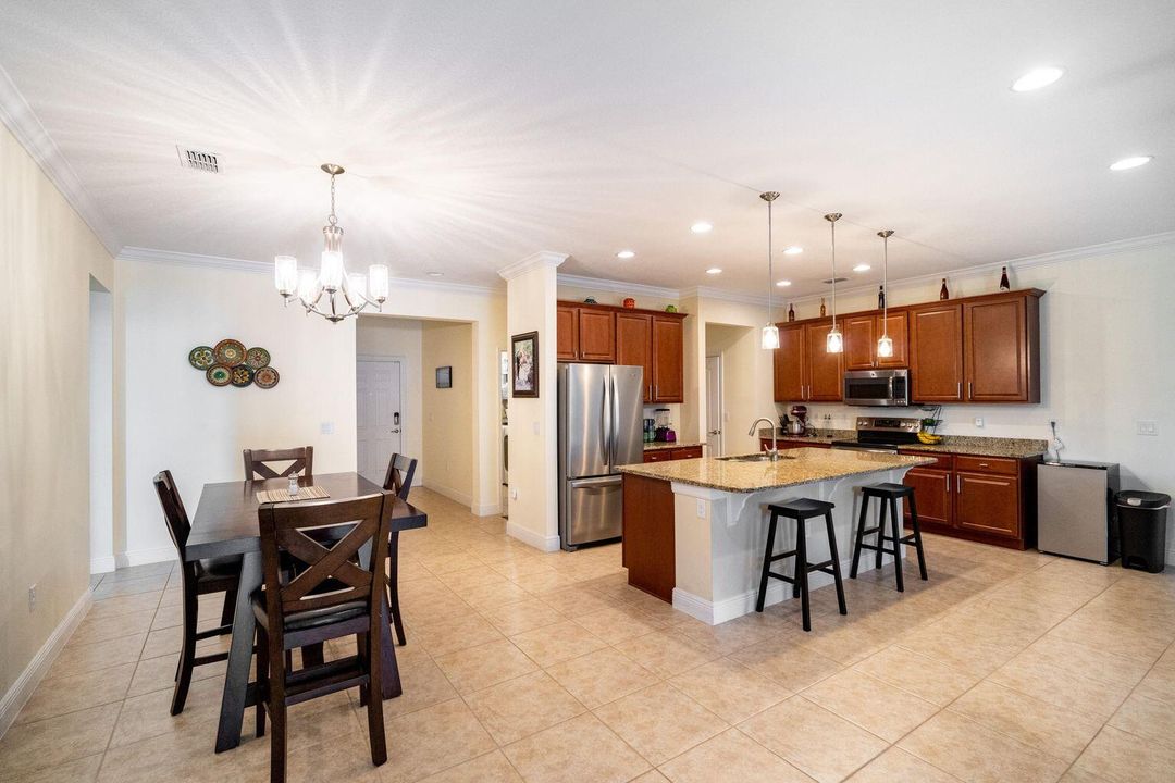 For Rent: $3,275 (3 beds, 2 baths, 2090 Square Feet)