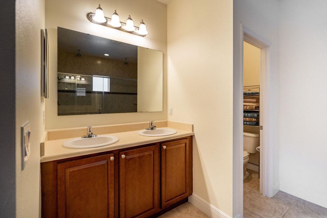 For Rent: $3,275 (3 beds, 2 baths, 2090 Square Feet)