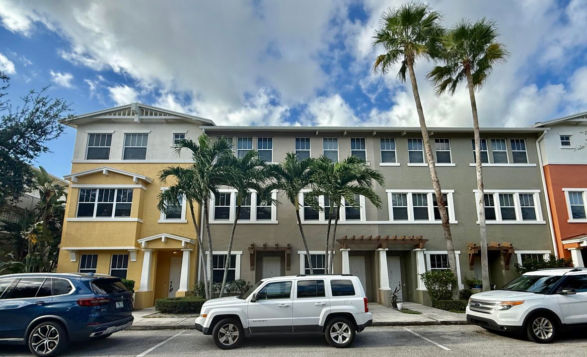 For Sale: $359,000 (2 beds, 2 baths, 1326 Square Feet)
