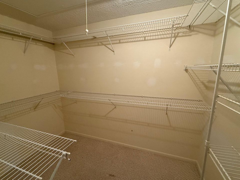 Activo con contrato: $95,000 (2 camas, 2 baños, 1049 Pies cuadrados)