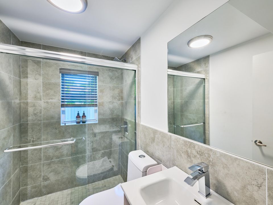 待售: $1,849,000 (0 贝兹, 0 浴室, 4112 平方英尺)