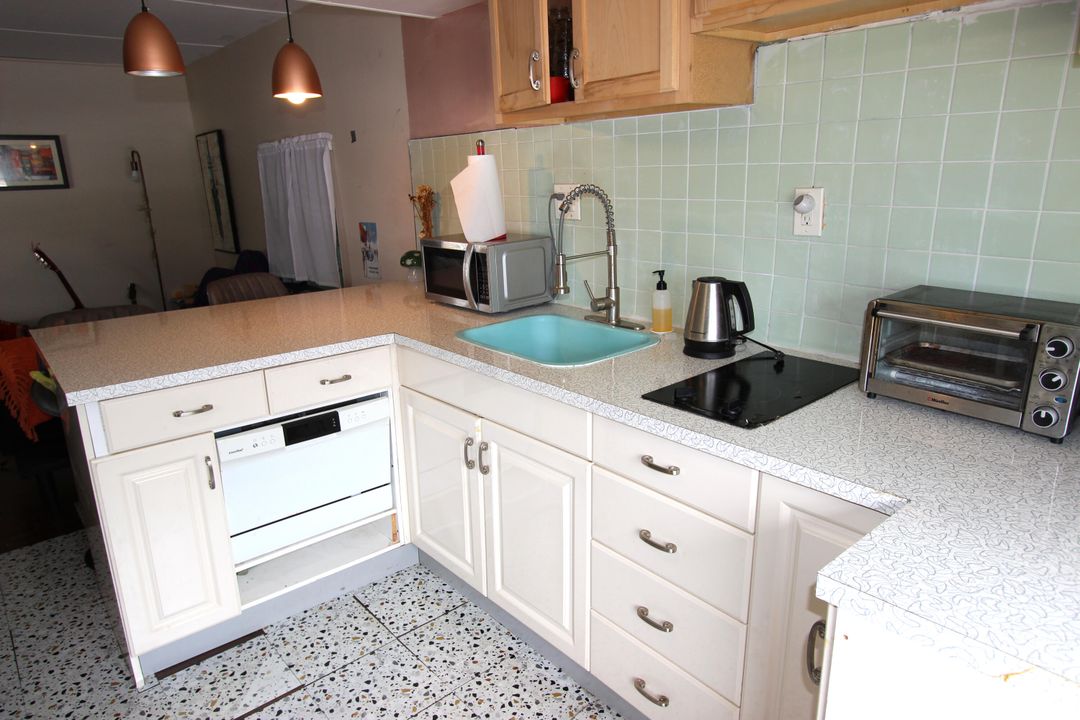 For Sale: $95,000 (2 beds, 1 baths, 608 Square Feet)