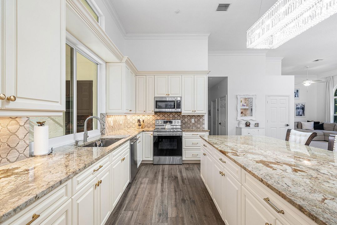 For Sale: $2,895,000 (4 beds, 4 baths, 4666 Square Feet)