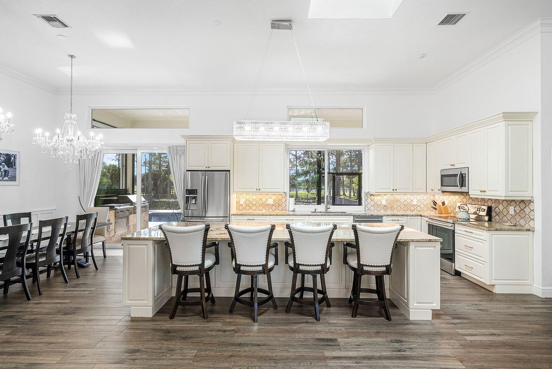 For Sale: $2,895,000 (4 beds, 4 baths, 4666 Square Feet)