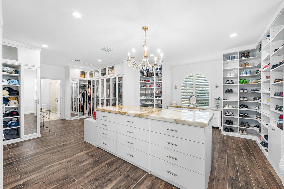 For Sale: $2,895,000 (4 beds, 4 baths, 4666 Square Feet)