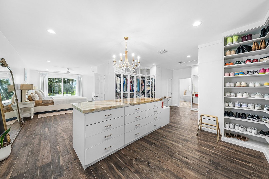 For Sale: $2,895,000 (4 beds, 4 baths, 4666 Square Feet)