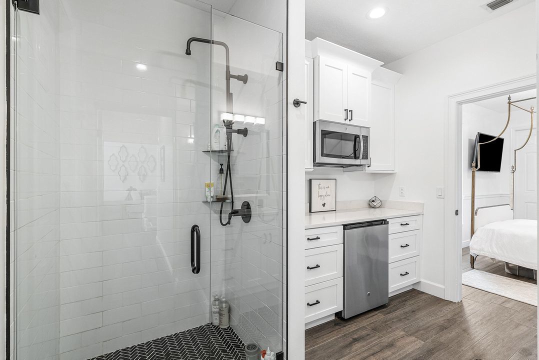 For Sale: $2,895,000 (4 beds, 4 baths, 4666 Square Feet)