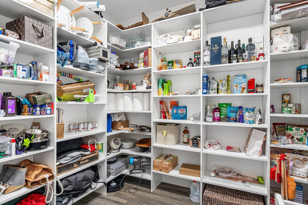 For Sale: $2,895,000 (4 beds, 4 baths, 4666 Square Feet)